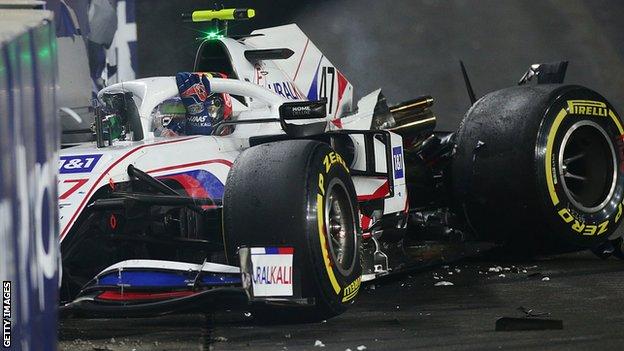 Mick Schumacher crashes at the Saudi Arabian GP