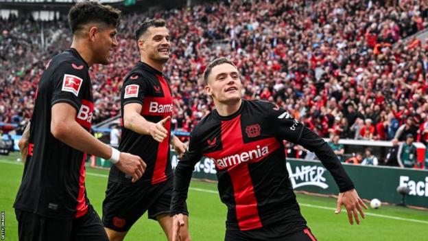 Florian Wirtz of Bayer 04 Leverkusen celebrates