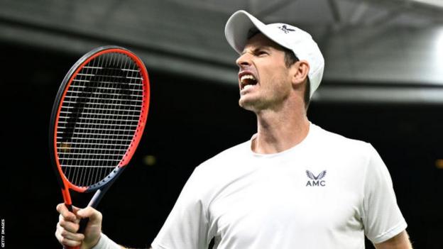 Andy Murray roars at the WImbledon crowd