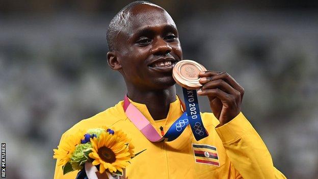 Jacob Kiplimo celebrates with his bronze medal at the Tokyo Olympics