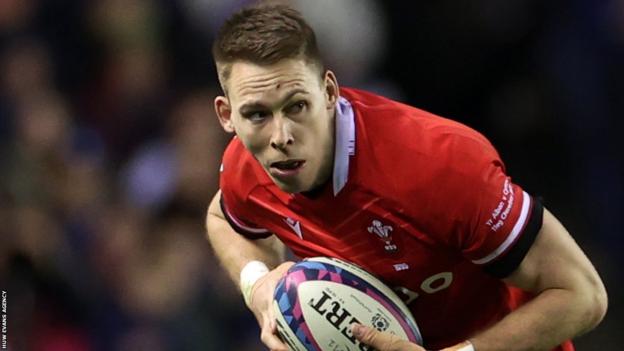 Liam Williams attacks for Wales