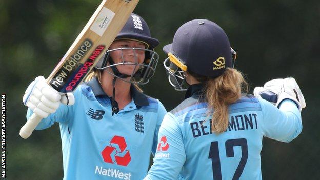 Danni Wyatt and Tammy Beaumont