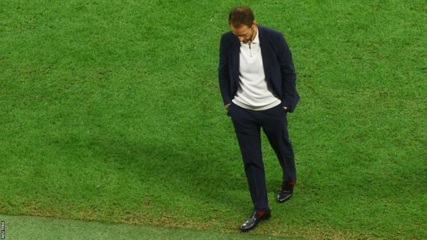 L'allenatore dell'Inghilterra Gareth Southgate sembrava devastato dopo la sconfitta nei quarti di finale della Coppa del Mondo contro la Francia
