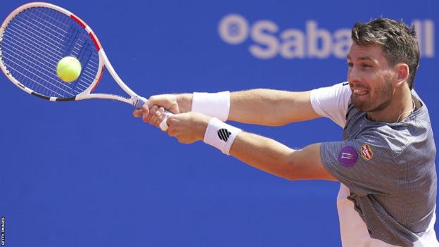 Cameron Norrie plays a backhand at the Barcelona Open