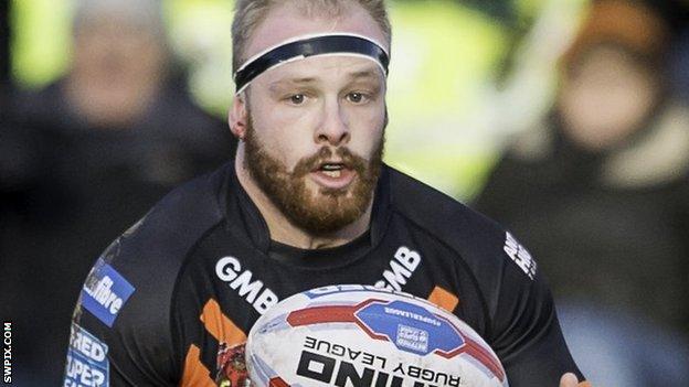 Oliver Holmes: Castleford Tigers forward signs new contract - BBC Sport