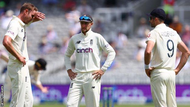 England bowlers Stuart Broad (left) and James Anderson (right) talk to captain Joe Root (centre) during a Test