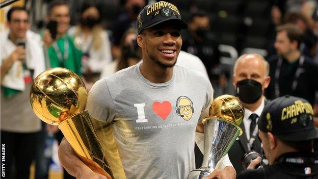 2021 NBA Finals: Phoenix Suns and Milwaukee Bucks to fight for Larry  O'Brien trophy - BBC Sport