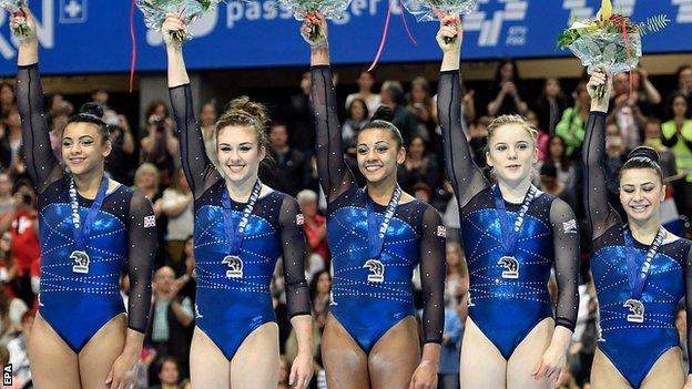 Elllie Downie, Ruby Harrold, Claudia Frapagne, Gabrielle Jupp and Rebecca Downie receive silver medals