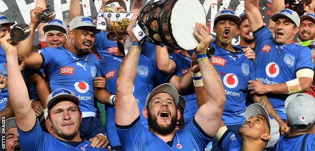 Marcell Coetzee lift the Currie Cup