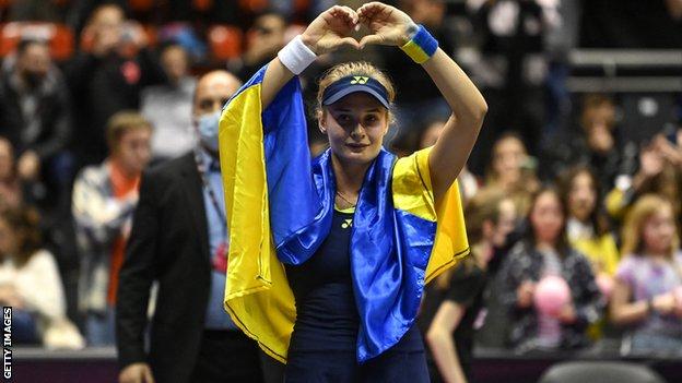 Dayana Yastremskas wrapped in the flag of Ukraine
