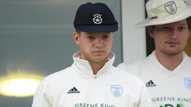 Felix Organ: Hampshire batsman signs contract extension thumbnail