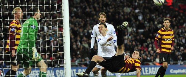 Carl McHugh clears for Bradford City in the 2014 English League Cup final