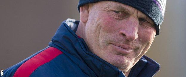 Vern Cotter oversees Scotland training on Monday