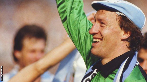 Steve Ogrizovic: Ex-Coventry City goalkeeper to retire from coaching - BBC Sport