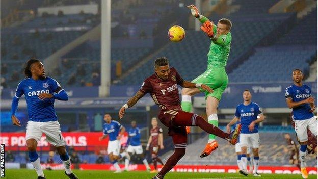 Everton keeper Jordan Pickford in action in his side's 1-0 defeat to Leeds United