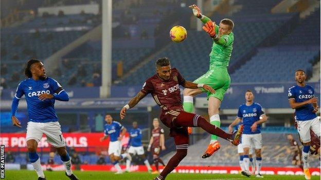 Le Gardien D'Everton Jordan Pickford En Action Lors De La Défaite 1-0 De Son Équipe Contre Leeds United