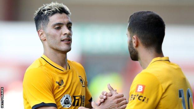 Raul Jimenez: l’attaccante del Wolverhampton torna dalla frattura al cranio nella sconfitta amichevole pre-campionatoوديةودية