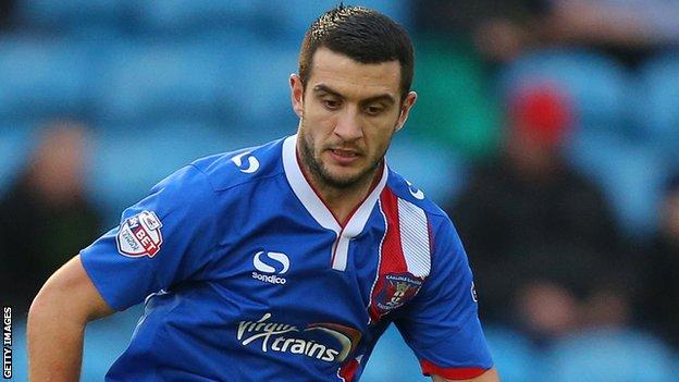 Kilmarnock sign up Gary Dicker & Lee Hodson - BBC Sport