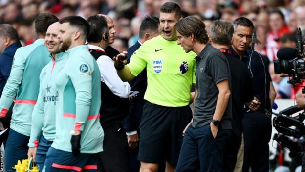 Referee Robert Jones speaks with Thomas Frank, Manager of Brentford, prior to the Premier League match between Brentford FC and Tottenham Hotspur at Gtech Community Stadium