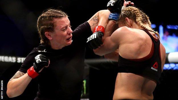 Joanne Calderwood, left, edged Andrea Lee on points in her last bout