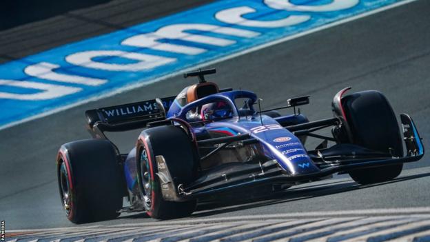 Alex Albon on track in the Williams during qualifying at Zandvoort