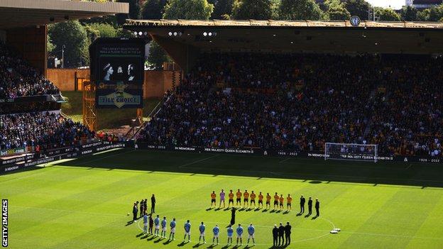 Manchester City and Wolves hold minute's silence