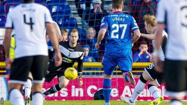 Liam Craig scores a penalty for St Johnstone against Inverness Caledonian Thistle