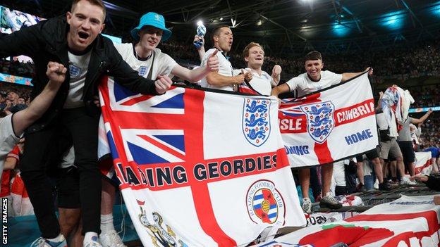 Aficionados de Inglaterra en Wembley