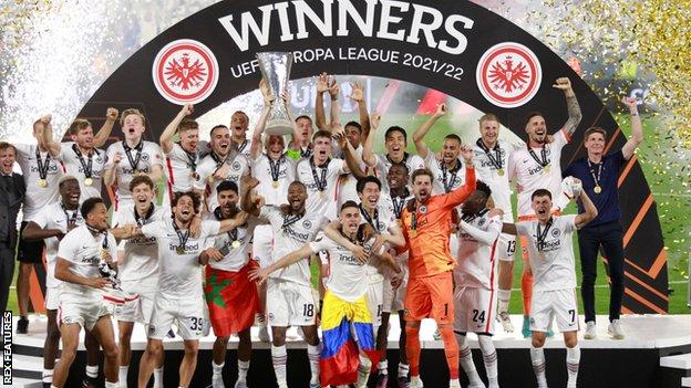 Eintracht Frankfurt celebra la victoria en la Europa League 201-22