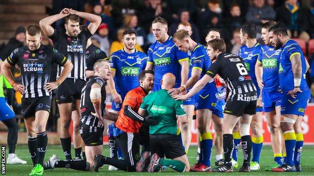 L'attaquant de Widnes Chris Houston a été banni de deux matchs à la suite de l'incident qui a forcé Phil Bentham à quitter son poste d'arbitre en raison d'une blessure au cou en 2018