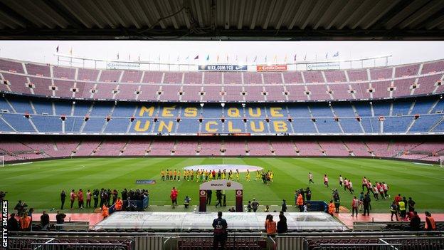 Catalan referendum: How FC Barcelona found themselves at centre of issue -  BBC Sport