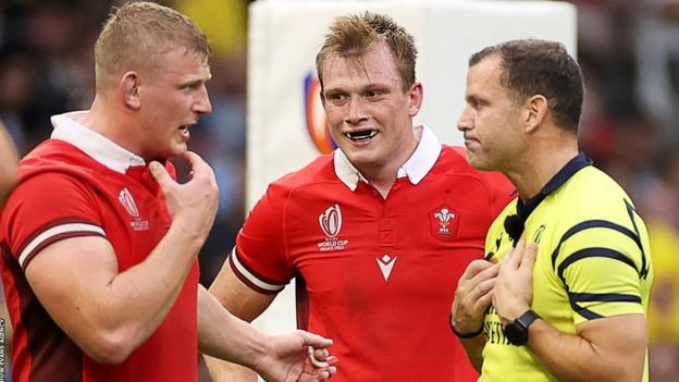 Referee Karl Dickson (R) talks to Jac Morgan (L) and Nick Tompkins