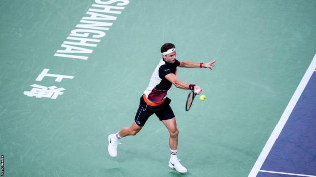 Grigor Dimitrov fires a forehand from the baseline