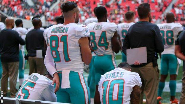 NFL: Colin Kaepernick thanks Miami Dolphins duo for kneeling during anthem  - BBC Sport