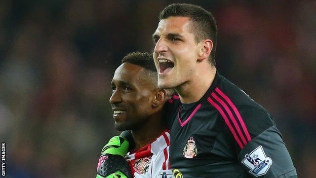 Vito Mannone and Jermain Defoe