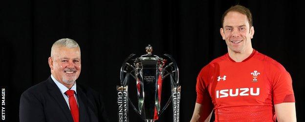 Warren Gatland and Alun Wyn Jones with the Six Nations trophy