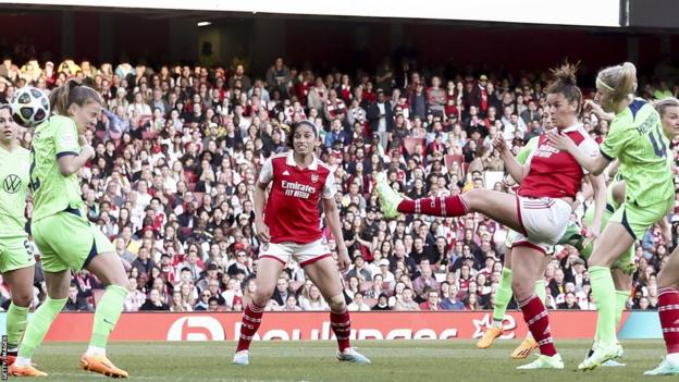 Jen Beattie scores for Arsenal against Wolfsburg