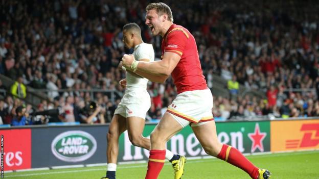 Dan Biggar celebrates victory against England at Twickenham
