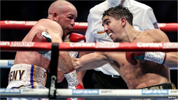 Michael Conlan: el boxeador de Belfast TJ Dohney gana el cinturón interino de la AMB