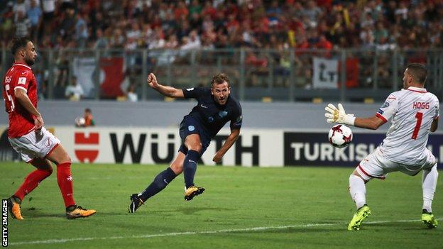 Harry Kane scores England's fourth goal