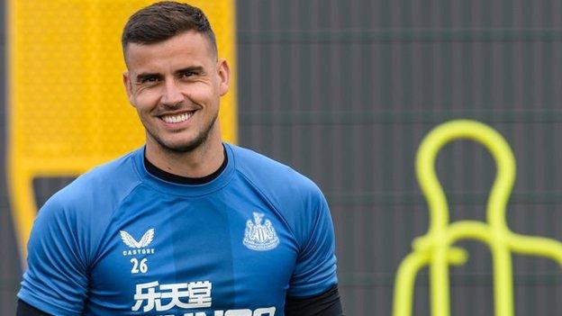 Newcastle goalkeeper Karl Darlow urges players to get vaccinated for Covid-19 - BBC Sport