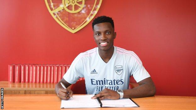 Eddie Nketiah signs his new deal