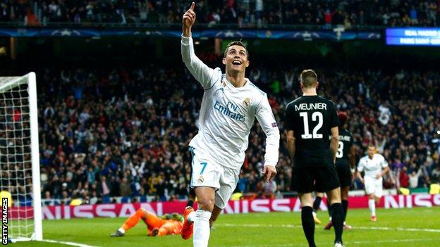 Manchester United defeat Real Madrid 3-1 in front of record crowd - BBC  Sport