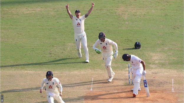 England celebrate Rohit wicket