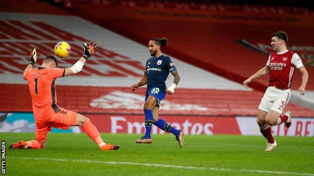 Arsenal 1-1 Southampton: Theo Walcott scores on Emirates return - BBC Sport