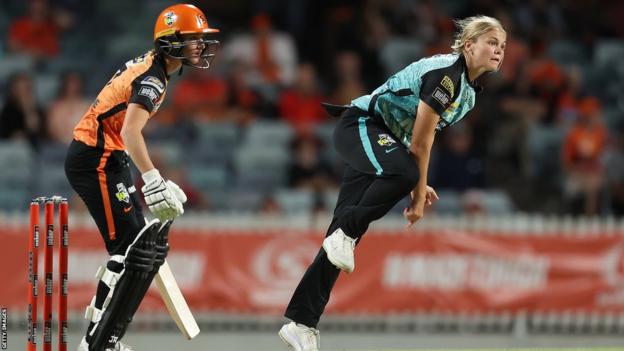 Georgia Voll bowling for Brisbane Heat