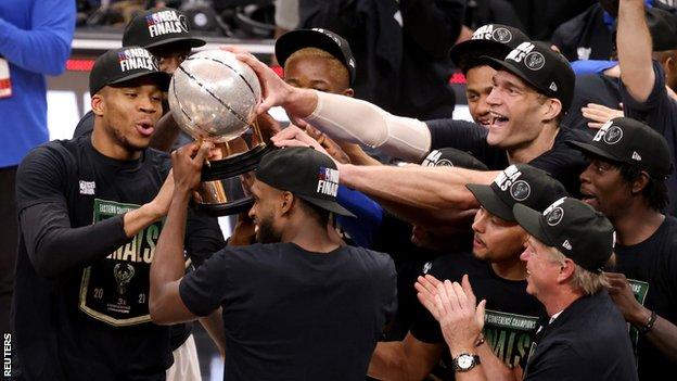 Milwaukee Bucks celebran ganar el título de la Conferencia Este de la NBA