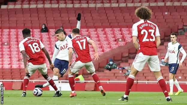 Arsenal 2-1 Tottenham Hotspur: Erik Lamela scores a rabona but is later red-carded in thrilling derby - BBC Sport