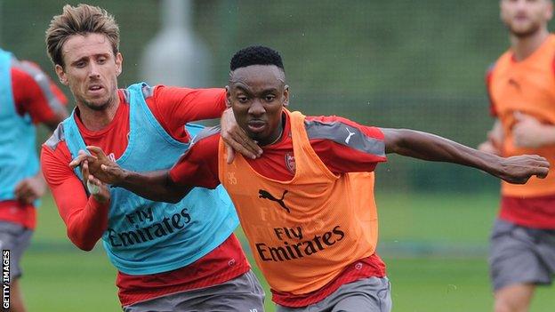Kelechi Nwakali training alongside Nacho Monreal at Arsenal in 2016