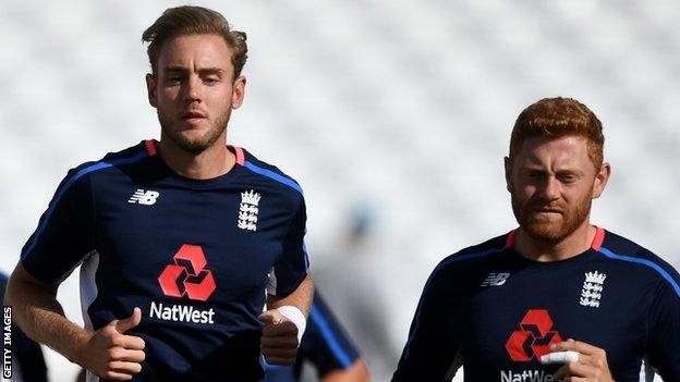 Stuart Broad (left) and Jonny Bairstow